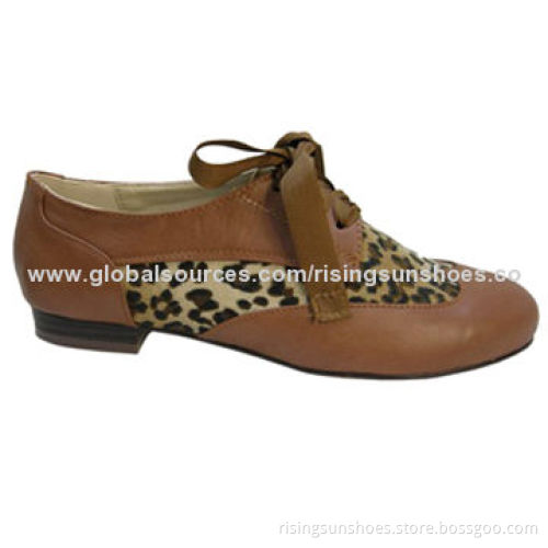 Athletic shoes in oxford style, with animal print fabric + PU upper, wide shoelace